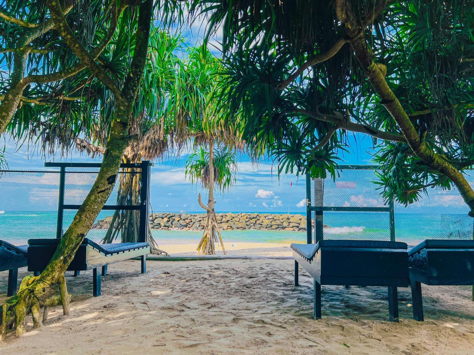 Sea Shell Villa Hikkaduwa 2 Separate Cabanas Ocean Front Villa Buitenkant foto